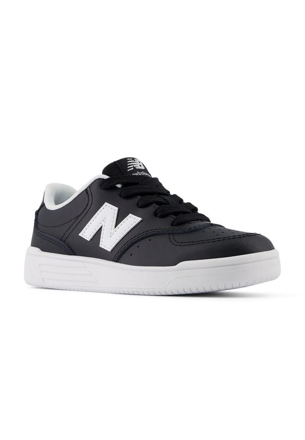 Buty dziecięce New Balance PSB80BW – czarne. Okazja: na co dzień, na uczelnię. Kolor: czarny. Materiał: syntetyk, materiał. Szerokość cholewki: normalna. Sport: turystyka piesza