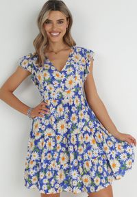 Born2be - Niebieska Sukienka Mini z Wiskozy z Gumką w Pasie i Falbankami Nidi. Typ kołnierza: kołnierz z falbankami. Kolor: niebieski. Materiał: wiskoza. Długość: mini #5