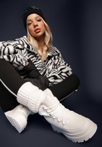 Renee - Białe Traperki Sznurowane Trapery Janne. Wysokość cholewki: za kostkę. Nosek buta: okrągły. Kolor: biały. Materiał: futro. Szerokość cholewki: normalna. Wzór: kolorowy, aplikacja #6