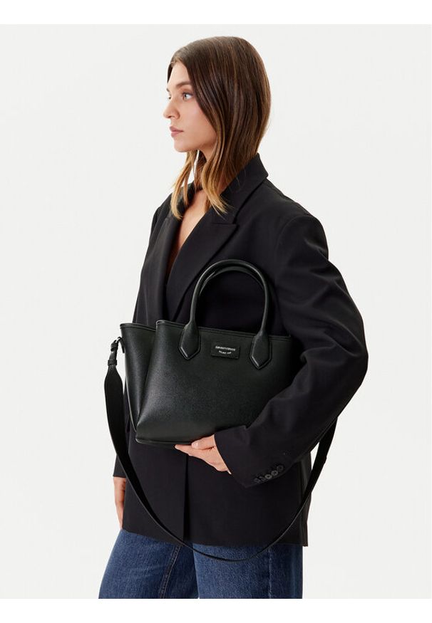 Emporio Armani Torebka EW002329 AF17799 MC149 Czarny. Kolor: czarny. Materiał: skórzane