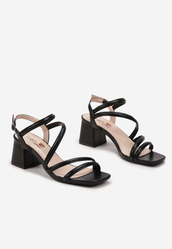 Born2be - Czarne Sandały na Niewysokim Słupku ze Sprzączką Tinnia. Zapięcie: sprzączka. Kolor: czarny. Obcas: na słupku. Styl: elegancki