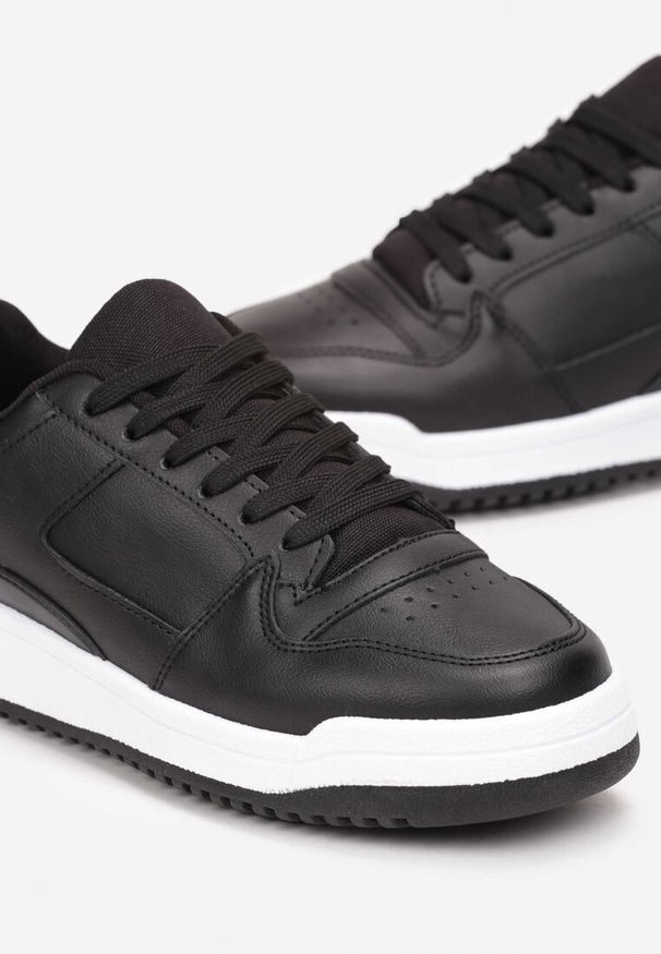 Born2be - Czarne Sneakersy z Dekoracyjnymi Wstawkami i Perforacją na Nosku Septisa. Okazja: na co dzień. Kolor: czarny. Materiał: bawełna, jeans