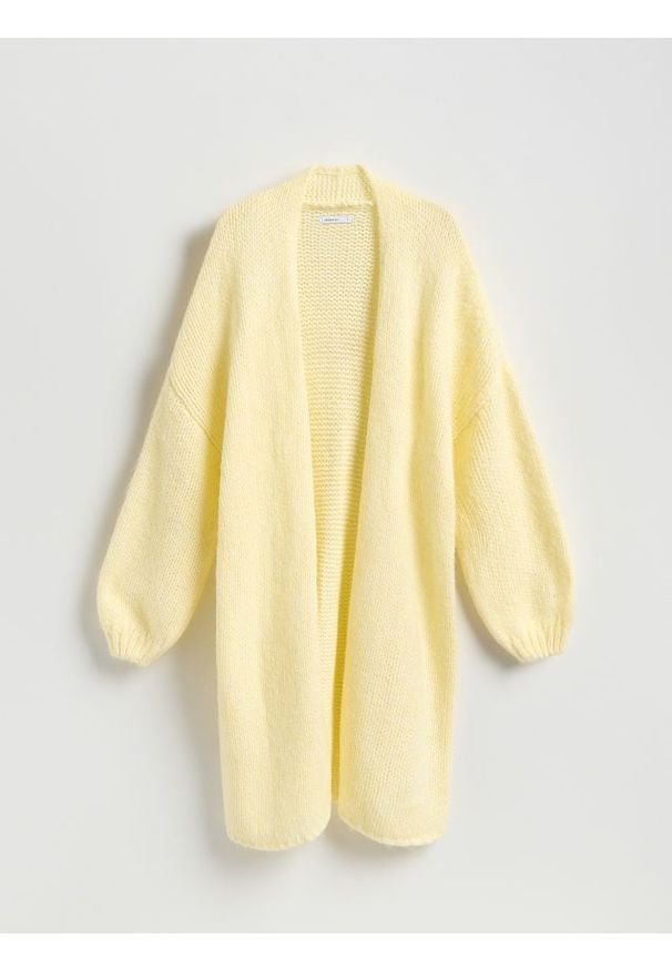 Reserved - Długi kardigan - jasnożółty. Kolor: żółty. Materiał: dzianina. Długość: długie