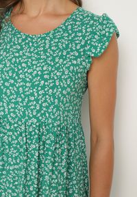 Born2be - Zielona Bawełniana Sukienka o Rozkloszowanym Kroju z Falbanką Anettes. Kolor: zielony. Materiał: bawełna. Długość rękawa: krótki rękaw. Typ sukienki: rozkloszowane. Styl: klasyczny #4