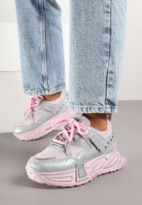 Renee - Różowo-Szare Sneakersy na Platformie z Ozdobnym Tłoczeniem Lurine. Okazja: na co dzień. Zapięcie: sznurówki. Kolor: różowy. Materiał: jeans. Obcas: na platformie #6