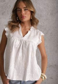 Renee - Biała Haftowana Bluzka z Bawełny Zdobiona Falbankami Bolidia. Typ kołnierza: kołnierz z falbankami. Kolor: biały. Materiał: bawełna. Wzór: aplikacja, haft. Styl: boho #1