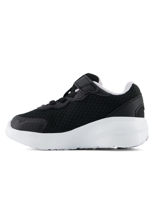 Buty niemowlęce New Balance I5786F1 – czarne. Kolor: czarny. Materiał: guma, syntetyk, materiał. Szerokość cholewki: normalna. Sport: bieganie