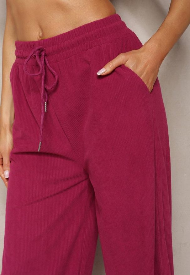Renee - Ciemnoróżowe Szerokie Spodnie o Prążkowanym Kroju z Gumką w Pasie Jovulla. Okazja: na spacer, na co dzień. Kolor: różowy. Materiał: prążkowany. Sezon: lato. Styl: casual