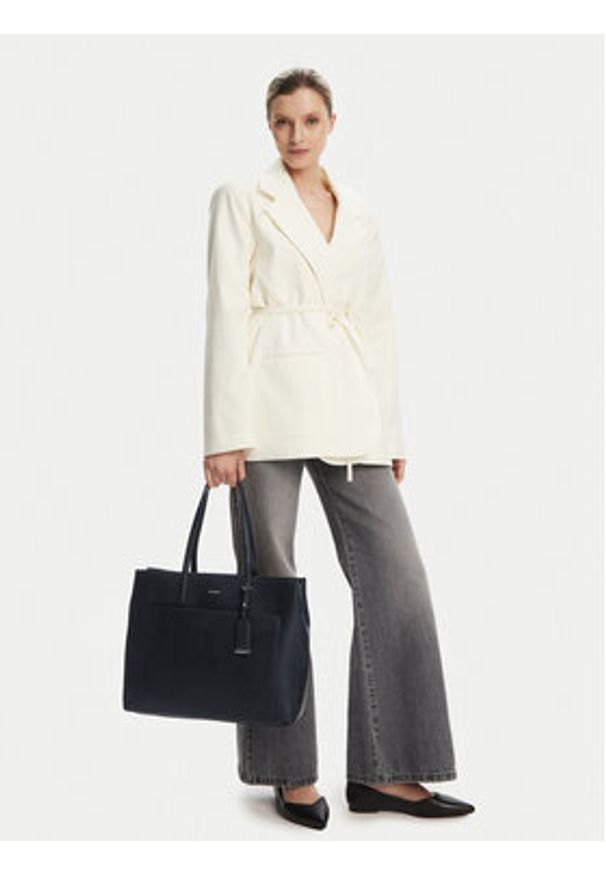 Calvin Klein Torebka Ck Must Medium Shopper W/Pocket K60K613019 Czarny. Kolor: czarny. Materiał: skórzane