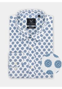 Pako Lorente - PAKO LORENTE – Biała koszula męska w niebieski wzór P21WF-1X-149-B. Typ kołnierza: kołnierzyk klasyczny. Kolor: niebieski, biały, wielokolorowy. Materiał: elastan, bawełna. Długość rękawa: długi rękaw. Długość: długie. Styl: klasyczny #1