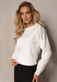 Renee - Biały Wiskozowy Sweter z Biżuteryjnymi Pagonami w Cyrkonie Sartnez. Kolor: biały. Materiał: wiskoza #4