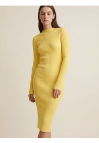 Sinsay - Prążkowana sukienka swetrowa - żółty. Kolor: żółty. Materiał: prążkowany #1