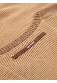 Ombre Clothing - Męski bawełniany sweter z naszywką i raglanowymi rękawami – brązowy V4 OM-SWSW-0121 - XXL. Okazja: na co dzień. Kolor: brązowy. Materiał: bawełna. Długość rękawa: raglanowy rękaw. Wzór: aplikacja. Styl: casual #6