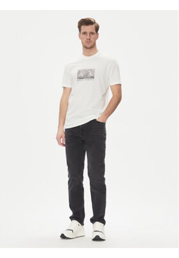 Armani Exchange T-Shirt XM000555 AF10358 U0009 Biały Regular Fit. Kolor: biały. Materiał: bawełna