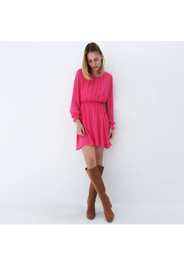 Mohito - Sukienka mini z okrągłym dekoltem Eco Aware - Różowy. Kolor: różowy. Długość: mini