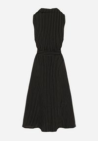 Born2be - Czarna Sukienka o Koszulowym Kroju Bez Rękawów z Wiązanym Paskiem Liriora. Okazja: na co dzień. Typ kołnierza: dekolt w kształcie V. Kolor: czarny. Długość rękawa: bez rękawów. Typ sukienki: koszulowe. Styl: klasyczny, casual #4