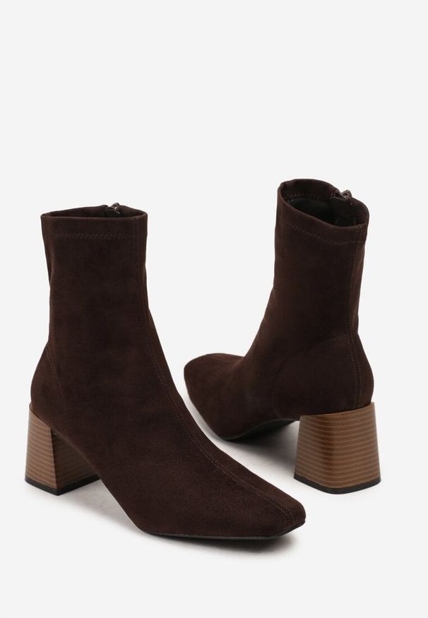 Born2be - Brązowe Botki Vices na Stożkowym Obcasie z Kwadratowym Noskiem Aziste. Okazja: do pracy, na spotkanie biznesowe, na co dzień. Kolor: brązowy. Materiał: jeans. Obcas: na obcasie. Styl: biznesowy, casual. Wysokość obcasa: średni