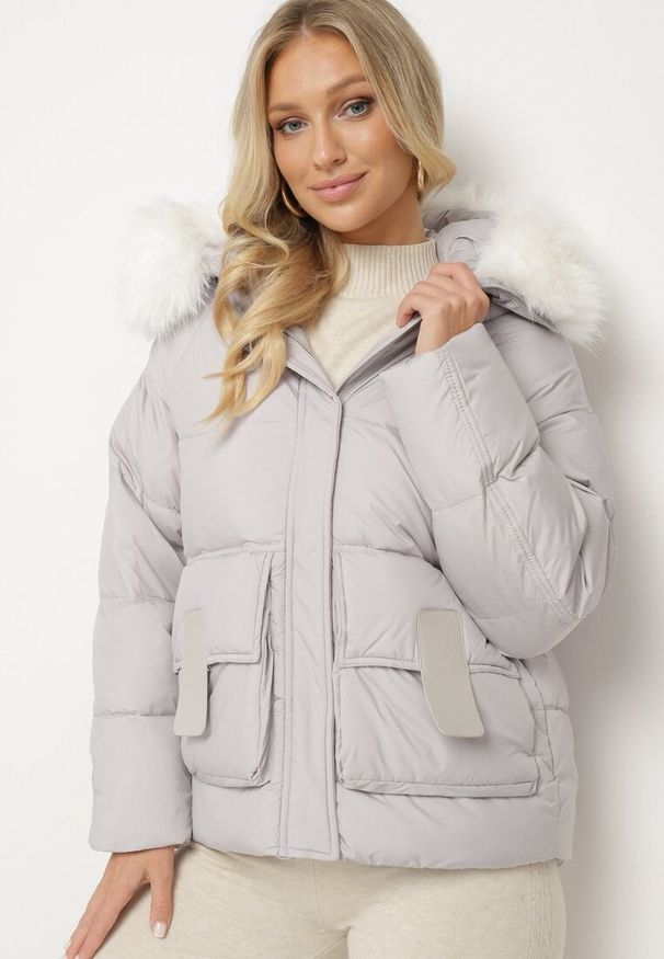 Born2be - Jasnoszara Kurtka Pikowana z Odpinanym Futerkiem Nomizia. Okazja: na co dzień, na spacer. Kolor: szary. Materiał: futro. Sezon: zima. Styl: elegancki, casual