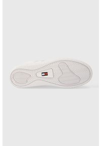 Tommy Jeans sneakersy skórzane TJW RETRO BASKET ESS kolor biały EN0EN02434. Nosek buta: okrągły. Kolor: biały. Materiał: skóra #2
