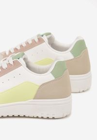 Renee - Fioletowe Sneakersy Ozdobione Perforacją i Geometrycznym Motywem Idariele. Okazja: na co dzień. Kolor: fioletowy. Wzór: aplikacja, geometria #3