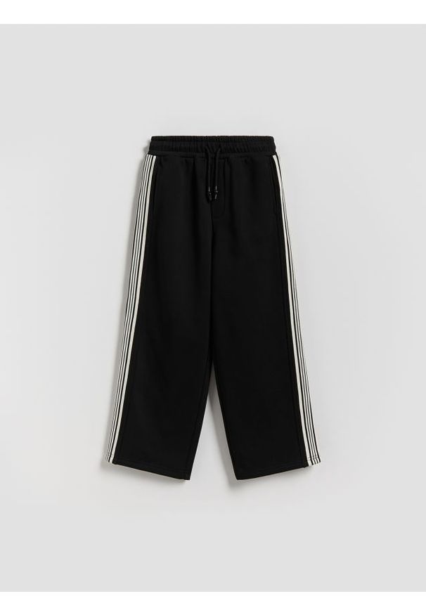 Reserved - Spodnie dresowe - czarny. Kolor: czarny. Materiał: dresówka