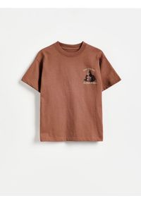 Reserved - T-shirt z nadrukiem - ciemnobrązowy. Kolor: brązowy. Materiał: bawełna, dzianina. Wzór: nadruk #1