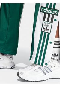 Adidas - adidas Spodnie dresowe Adibreak IP0623 Zielony Regular Fit. Kolor: zielony. Materiał: syntetyk