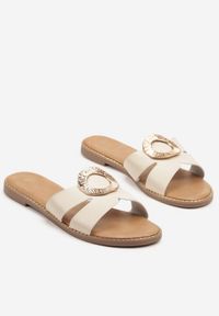 Born2be - Beżowe Klapki z Ozdobną Klamrą Addnelia. Okazja: na co dzień, na spacer. Kolor: beżowy. Sezon: lato. Styl: elegancki, casual #3
