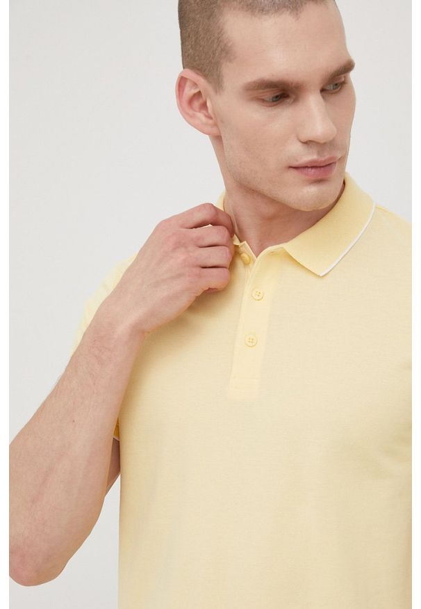 Tom Tailor polo bawełniane kolor żółty gładki. Typ kołnierza: polo. Kolor: żółty. Materiał: bawełna. Długość: krótkie. Wzór: gładki