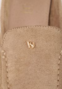 Born2be - Beżowe Mokasyny VICES ze Skórzaną Wkładką i Metalową Ozdobą Aquilin. Nosek buta: okrągły. Kolor: beżowy. Materiał: skóra. Wzór: aplikacja. Obcas: na obcasie. Styl: klasyczny. Wysokość obcasa: niski #7