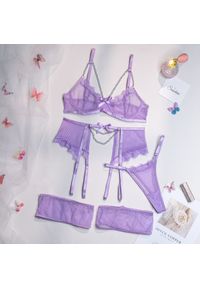 Intica - Bielizna z koronką i łańcuszkiem na romantyczne wieczory Jeehyun. Kolor: fioletowy. Materiał: koronka. Wzór: koronka