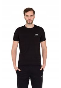 EA7 Emporio Armani - EA7 Czarny t-shirt męski z małym białym logo. Kolor: czarny