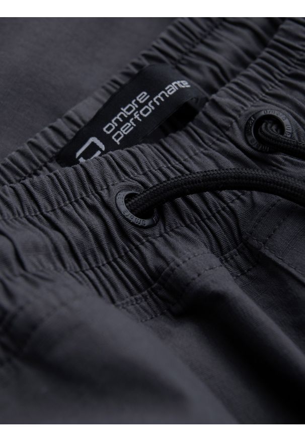 Ombre Clothing - Męskie spodnie JOGGERY z odstającymi i zapinanymi kieszeniami cargo - grafitowe V6 OM-PAJO-0135 - XXL. Kolor: szary. Materiał: bawełna, tkanina, elastan, guma. Wzór: nadruk