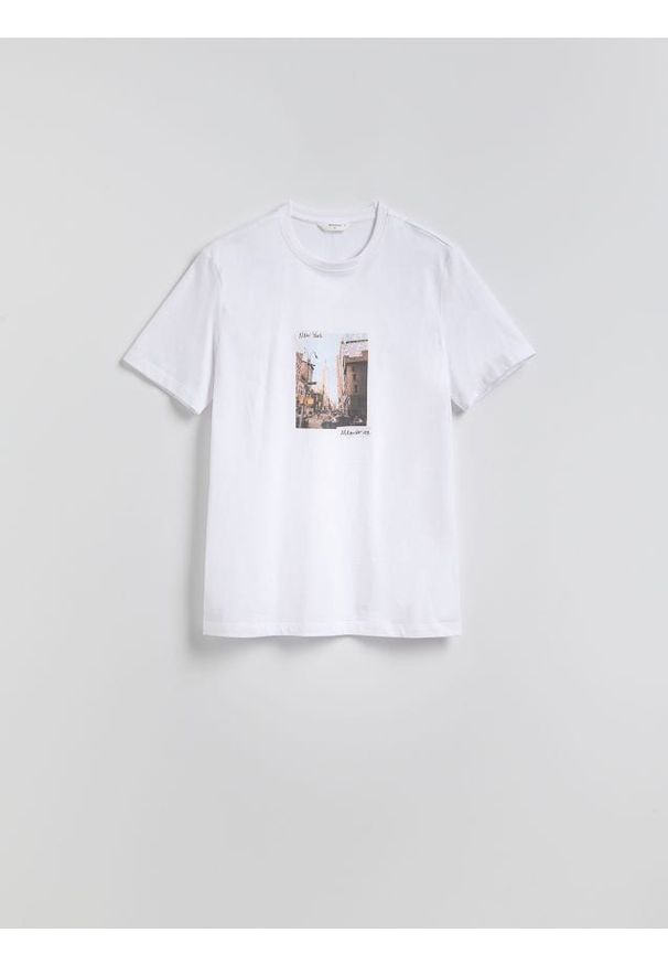 Reserved - T-shirt regular z nadrukiem - biały. Kolor: biały. Materiał: bawełna, dzianina. Wzór: nadruk