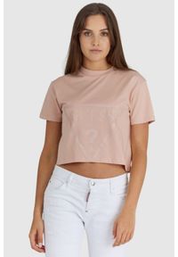 Guess - GUESS Krótki różowy t-shirt damski z logo, Rozmiar XS. Kolor: różowy. Materiał: bawełna. Długość: krótkie
