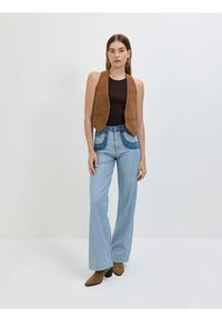Reserved - Jeansy z kontrastową wstawką - niebieski. Kolor: niebieski #1