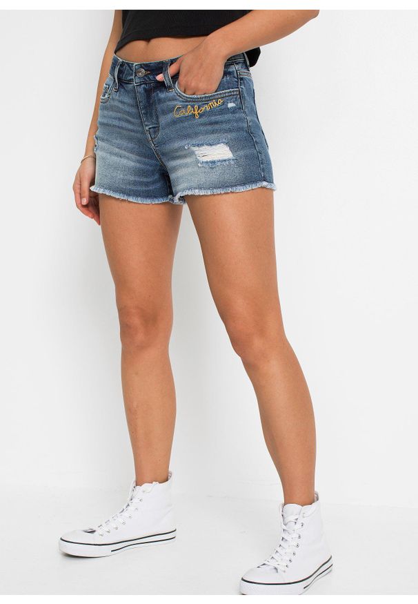 bonprix - Szorty dżinsowe z haftem. Kolor: niebieski. Wzór: haft. Sezon: lato