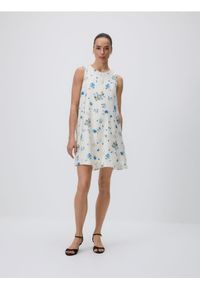 Reserved - Wzorzysta sukienka z wiskozą - jasnoniebieski. Kolor: niebieski. Materiał: wiskoza #1