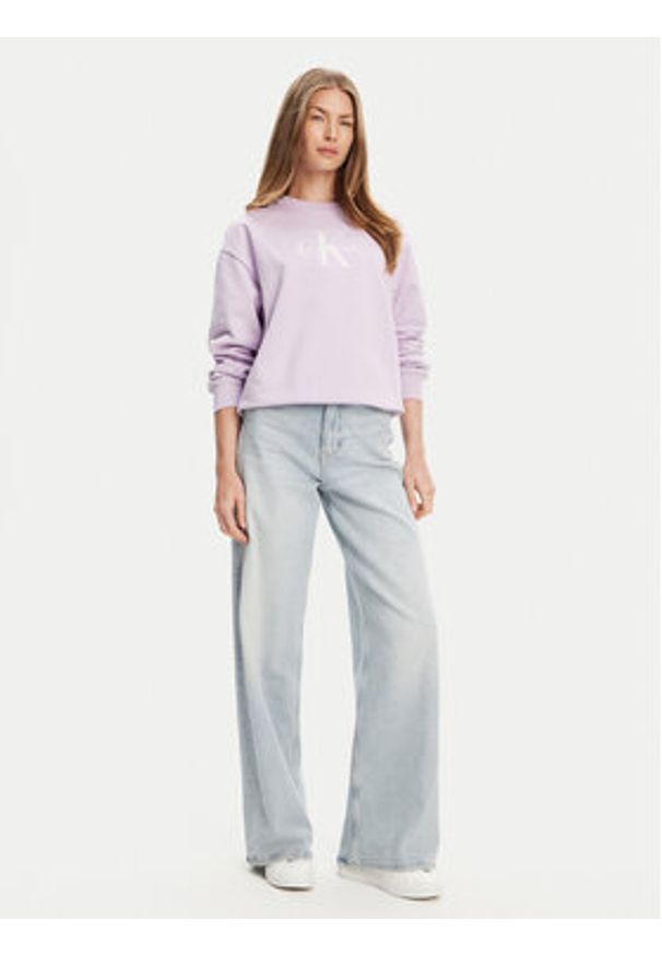 Calvin Klein Jeans Bluza Monologo LV047B234G Fioletowy Relaxed Fit. Kolor: fioletowy. Materiał: bawełna