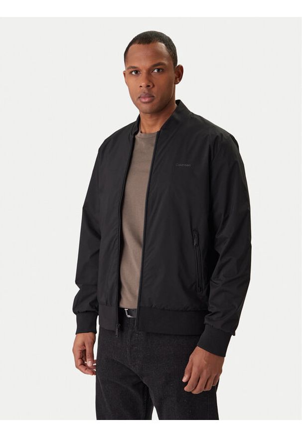 Calvin Klein Kurtka bomber Ls Matte LV040FM512 Czarny Regular Fit. Kolor: czarny. Materiał: syntetyk
