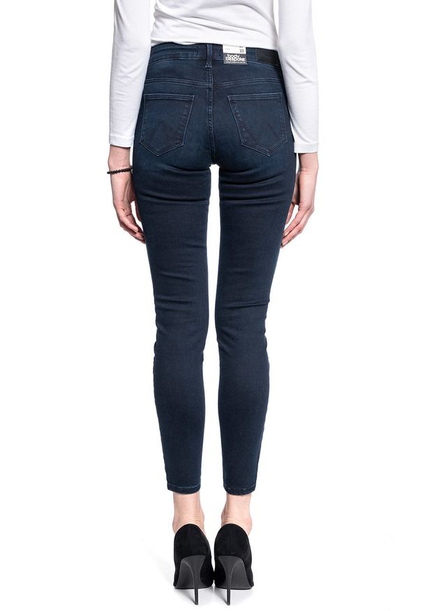 Wrangler - SPODNIE DAMSKIE WRANGLER SKINNY SOFT BLUE W28KJV51J 112128286
