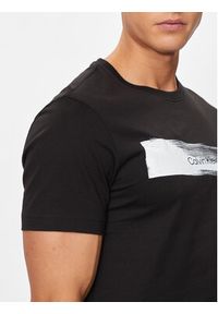 Calvin Klein T-Shirt Brush Logo K10K113113 Czarny Regular Fit. Kolor: czarny. Materiał: bawełna #4