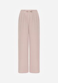 Renee - Różowe Spodnie Casual o Szerokim Kroju High Waist Zdobione Aplikacją Nephise. Okazja: na co dzień. Stan: podwyższony. Kolekcja: plus size. Kolor: różowy. Długość: krótkie. Wzór: aplikacja. Styl: casual #2