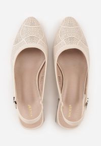 Born2be - Beżowe Czółenka VICES na Obcasie z Ażurową Cholewką i Odkrytą Piętą Penevera. Okazja: na co dzień, na spotkanie biznesowe. Kolor: beżowy. Materiał: len. Szerokość cholewki: normalna. Wzór: ażurowy. Obcas: na obcasie. Styl: casual, biznesowy. Wysokość obcasa: średni #9