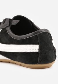 Born2be - Czarne Zamszowe Sneakersy w Stylu Kultowych Tenisówek Sorisana. Okazja: na co dzień, do pracy. Kolor: czarny. Materiał: zamsz #9