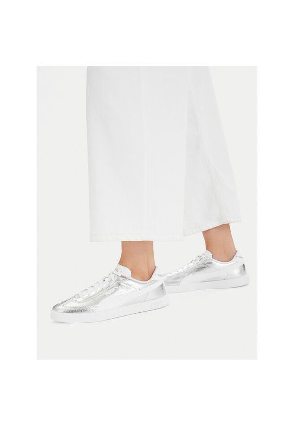Sneakersy Puma. Kolor: srebrny