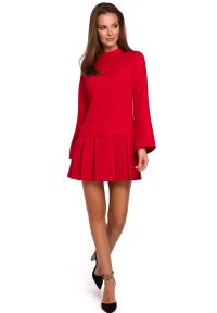 Sukienki.shop - Elegancka sukienka mini z kontrafałdami czerwona. Typ kołnierza: kołnierzyk stójkowy. Kolor: różowy, czerwony. Sezon: lato. Typ sukienki: rozkloszowane. Styl: elegancki. Długość: mini