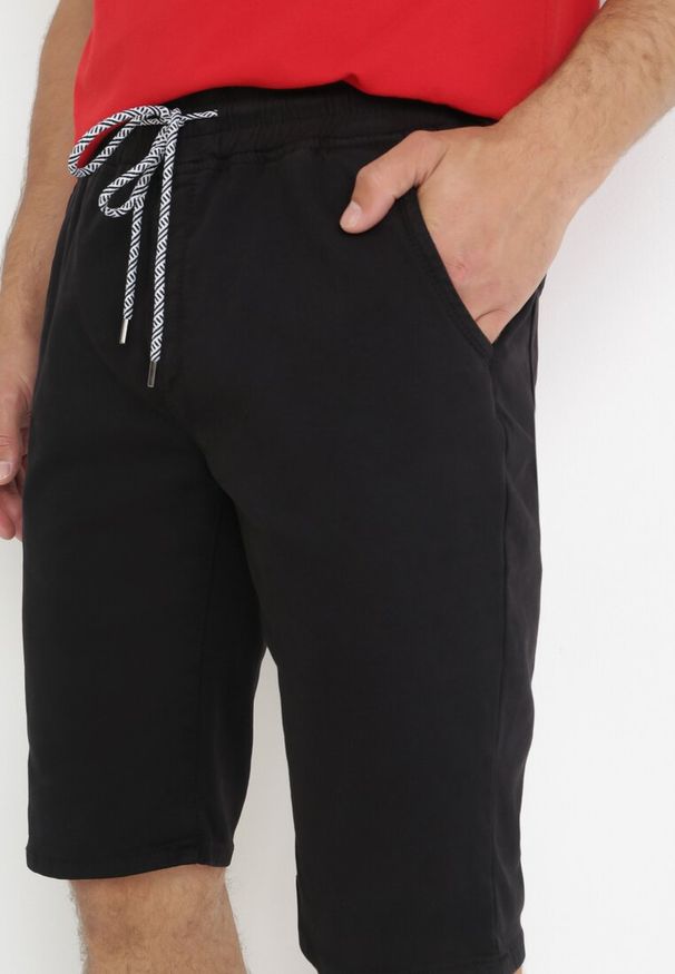 Born2be - Czarne Szorty Casual z Wiązaniem i Gumką w Pasie Nasine. Okazja: na co dzień. Kolor: czarny. Styl: casual