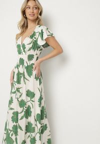 Born2be - Zielona Wiskozowa Sukienka Rozkloszowana w Kwiaty Arisona. Okazja: na randkę. Typ kołnierza: dekolt w kształcie V. Kolor: zielony. Materiał: wiskoza. Wzór: kwiaty. Sezon: wiosna, lato #4