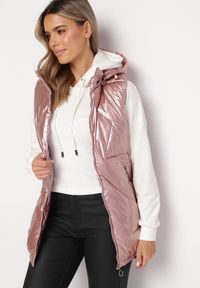 Born2be - Różowa Pikowana Kamizelka z Kapturem Incanto. Typ kołnierza: kaptur. Kolor: różowy. Wzór: geometria #4